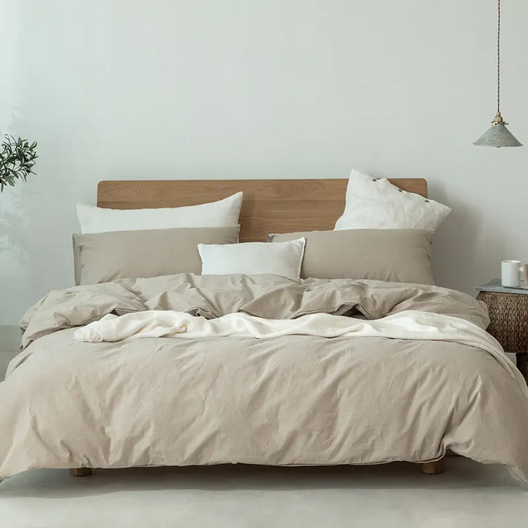 Minimalist grid-pattern bedding set